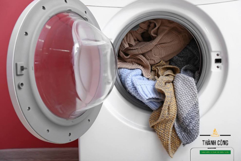 Máy ngừng đột ngột trong trình vắt và xả hết nước ra ngoài