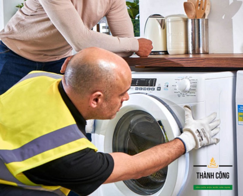 Nếu sau khi reset máy mà vẫn báo lỗi E42, hãy kiểm tra kỹ hơn khóa cửa.