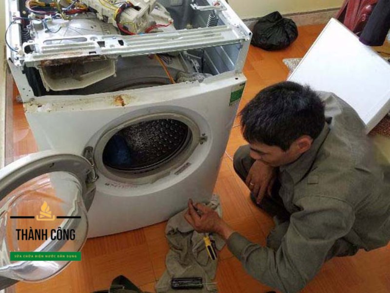 Máy giặt Electrolux bị kẹt cửa là một vấn đề phổ biến có thể xảy ra với mọi model và đời máy của dòng sản phẩm này.