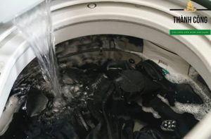 Dấu hiệu nhận biết máy giặt không xả được nước.